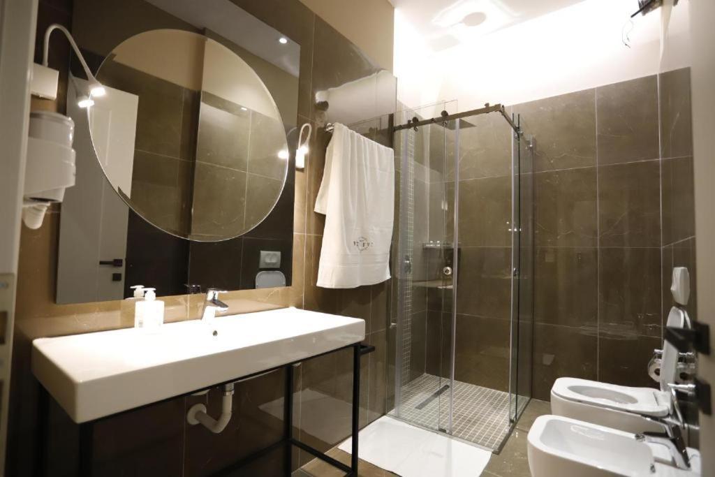 Admiral Hotel Elbasan Zimmer foto